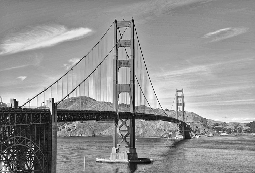 The Golden Gate Bridge is a famous and ancient tourist attraction. Visitors will come on a clear day. Located in San Francisco, USA