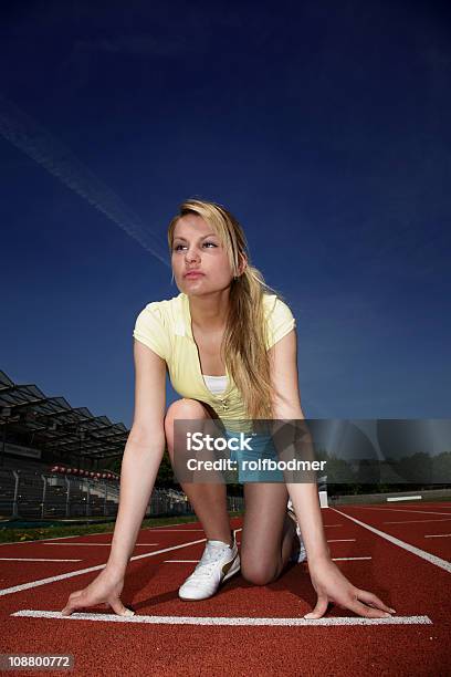 Foto de Sprint e mais fotos de stock de Adolescente - Adolescente, Contorno, Pista de Esporte