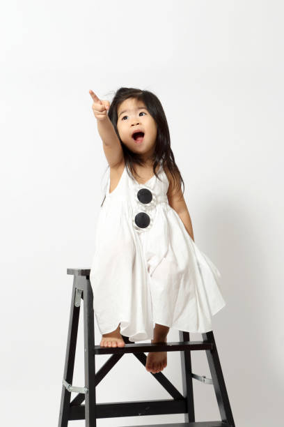 소녀 - human hand pointing staircase playful 뉴스 사진 이미지