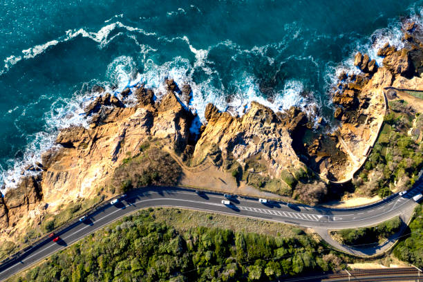 widok z lotu ptaka na drogę przybrzeżną w toskanii, włochy - nobody rock coastline sea zdjęcia i obrazy z banku zdjęć
