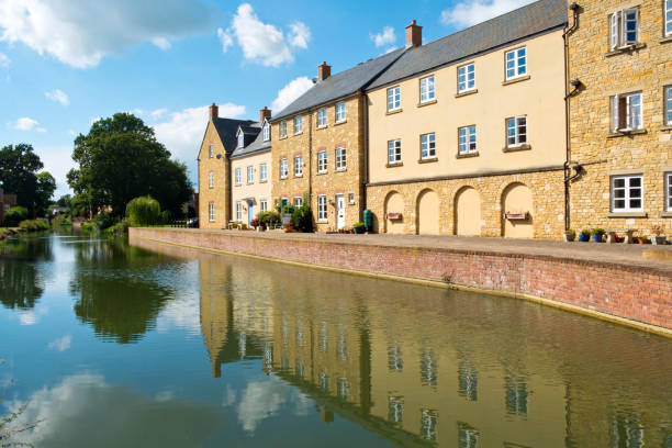 istock The restored Stroudwater Canal at Ebley, Stroud, Gloucestershire, UK 1088084060