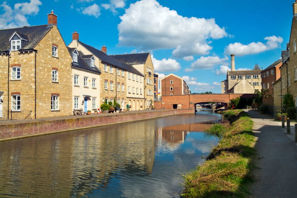 istock The restored Stroudwater Canal at Ebley, Stroud, Gloucestershire, UK 1088084078
