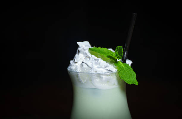 istock Alcohol and Non-alcohol cocktail 1088090090