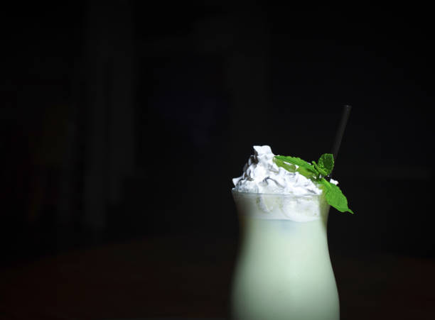 istock Alcohol and Non-alcohol cocktail 1088090094