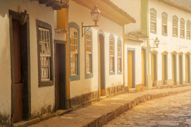 cidade de tiradentes, em minas gerais - unesco world heritage site day sunlight tree - fotografias e filmes do acervo