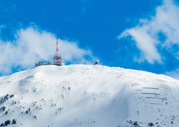 istock Peak Mountain Innsbruck 1088246114
