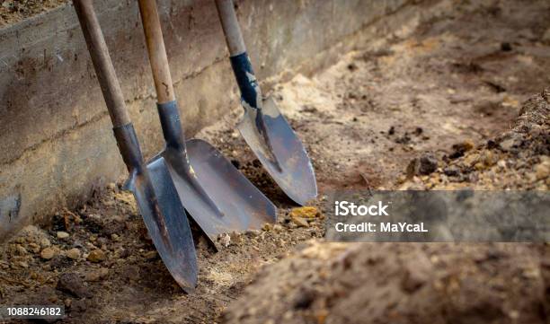 Shovel On A Background Of The Trench Stock Photo - Download Image Now - Digging, Shovel, Yard - Grounds