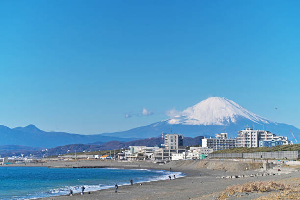 istock Chigasaki Beach and Mount Fuji 1088253316