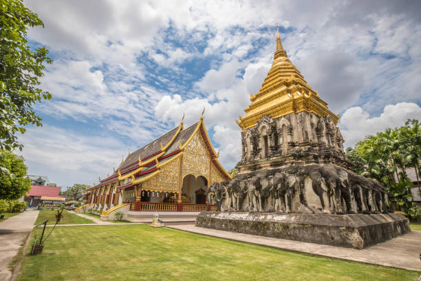 vista di wat chiang man a chiang mai thailandia - wat chiang man foto e immagini stock