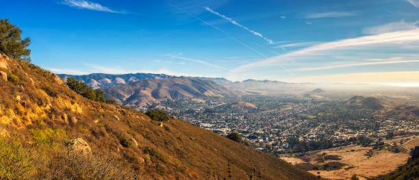 san luis obispo vista dal cerro peak - san luis obispo county california hill valley foto e immagini stock