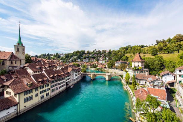 vista del casco antiguo de berna en suiza - roof tile vacations urban scene outdoors fotografías e imágenes de stock
