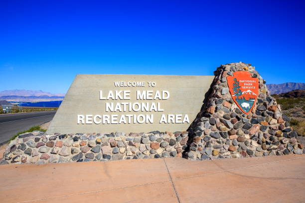 Lake Mead National Recreation Area (Welcome Sign), Nevada-USA Boulder City, Nevada State, USA - November 12, 2018 : U.S. Highway Route 93 Southbound Nevada Highway reminds motorists Welcome to Lake Mead National Recreation Area and National Parks Service with this roadside sign located at Boulder City, Nevada State. las vegas pyramid stock pictures, royalty-free photos & images