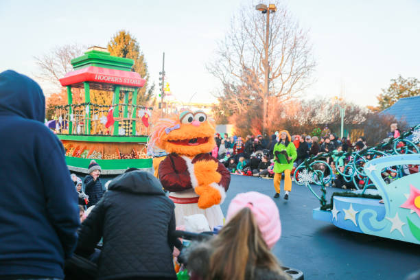 sesame place ist ein kinder freizeitpark, am stadtrand von philadelphia - sesame street fotos stock-fotos und bilder