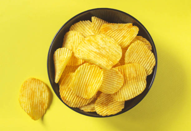 istock Potato chips in black bowl top view 1088644890