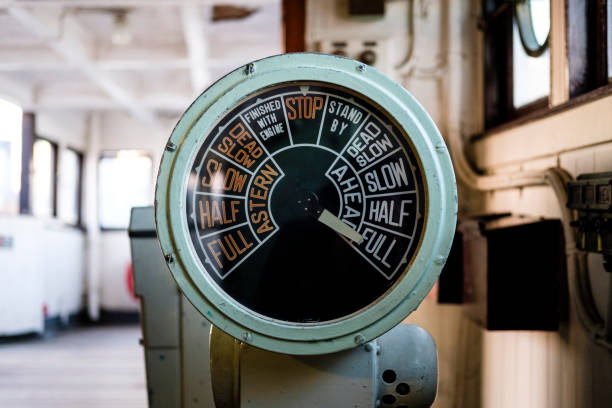 acelerador de barco antiguo - throttle fotografías e imágenes de stock