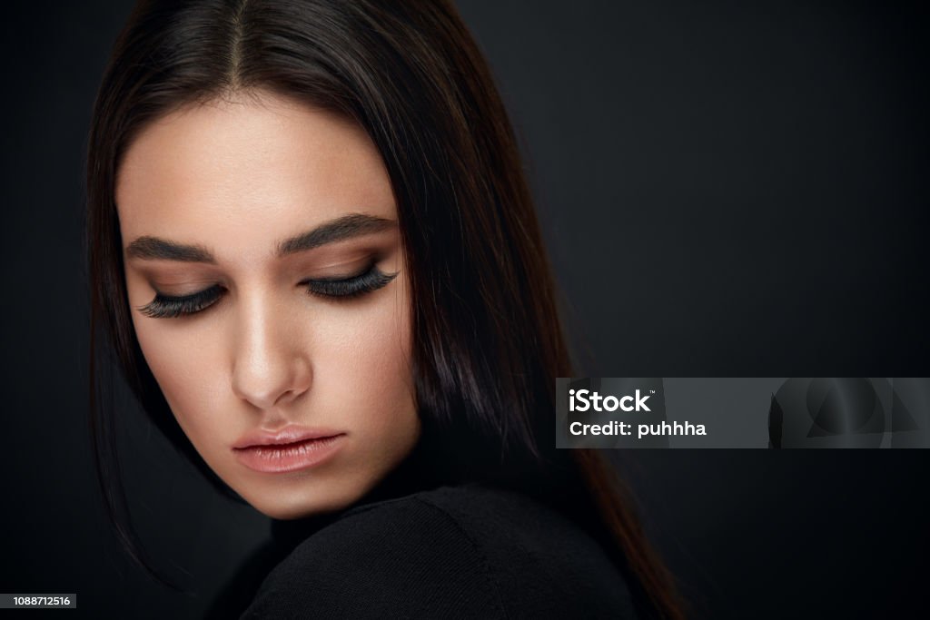 Wimpern-Make-up. Beauty Gesicht der Frau mit schwarzen Wimpern Extensions - Lizenzfrei Wimper Stock-Foto