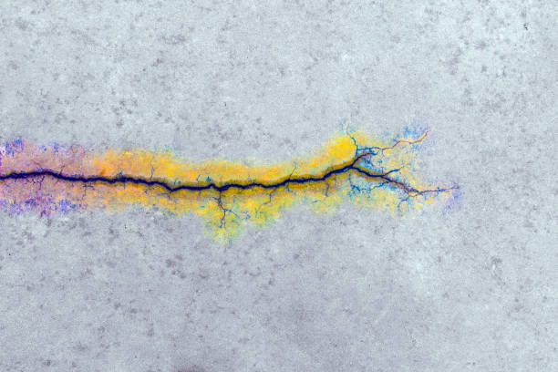 On the surface of the cement, which has changed its appearance due to weathering, pale red particles stand out as an accent. This is a quiet and beautiful background material that tells the story of the passage of time.