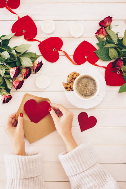 バレンタインの日の準備 - love flower single flower letter ストックフォトと画像