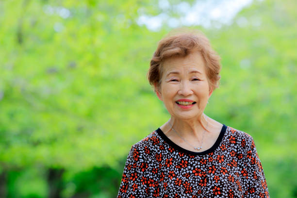 istock Elderly women with green background 1088792988