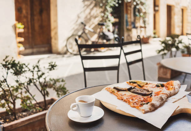 vacations in italy. pizza and coffee in italian cafe - espresso table coffee cafe imagens e fotografias de stock