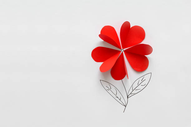 tarjeta del día de san valentín. flor de forma de corazón de papel rojo sobre blanco de papel. papel cortado estilo y concepto minimalista - felt white paper textile fotografías e imágenes de stock