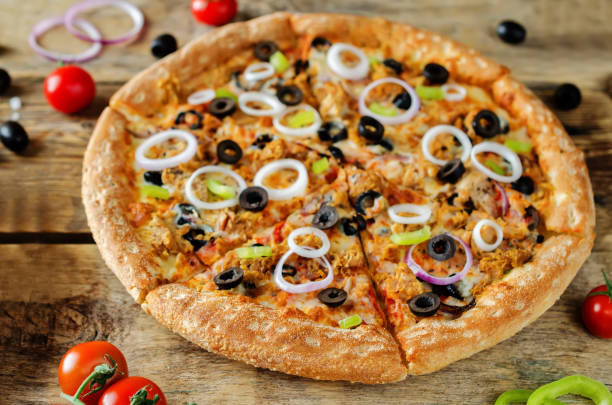 istock Pizza with tuna, olives, green pepper and red onion 1089009986