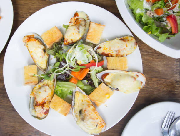 istock Baked mussels with cheese 1089016290