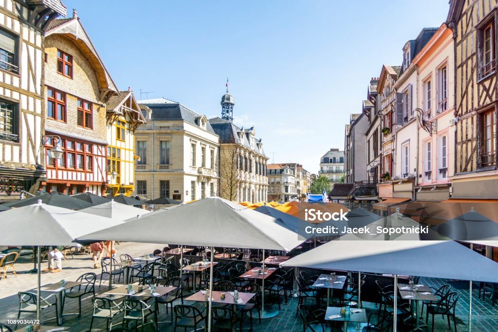 Mittelalterlichen Fachwerkhäusern am Marktplatz in charmanten Troyes, Frankreich - Lizenzfrei Troyes - Region Champagne-Ardenne Stock-Foto