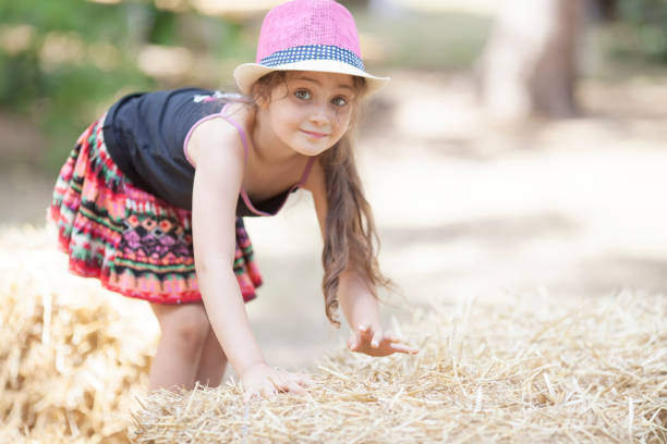 istock Little girl playing in the hay 1089049964