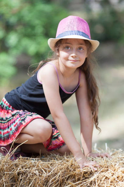 istock Little girl playing in the hay 1089049992