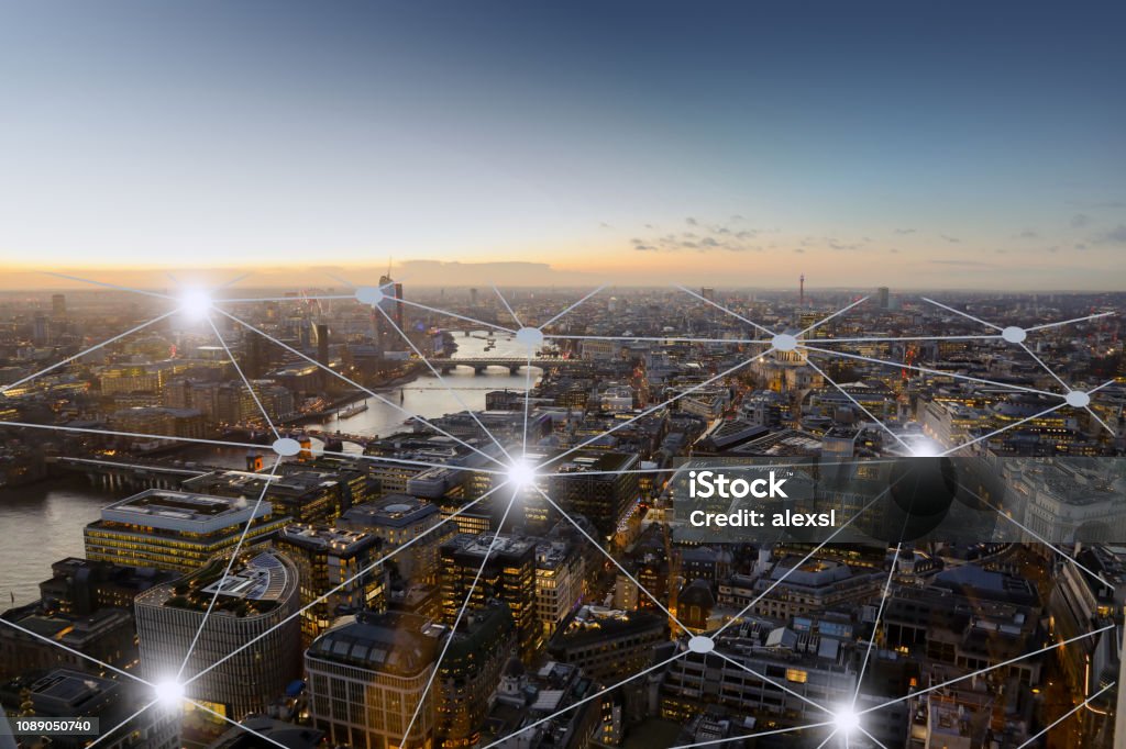 Tecnologia do futuro computador rede conexão cidade moderna - Foto de stock de Conexão royalty-free