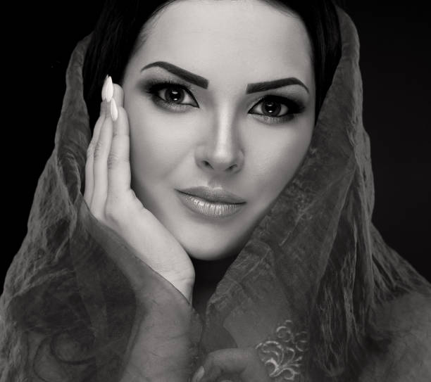 istock Studio, face, shawl, nails with manicure, black and white 1089085524