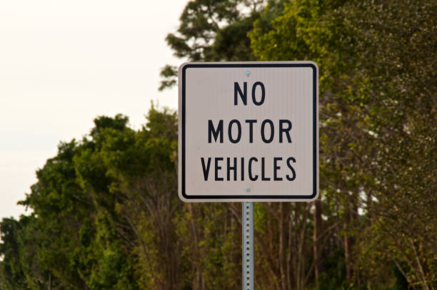 istock no motor vehicles sign 1089086410