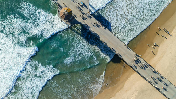 huntington beach pier - orange county california beach stock-fotos und bilder