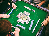 japanische-senioren-spielen-mahjong.jpg?b=1&s=170x170&k=20&c=-V1zBWmtDq9s07bUGxcVdfOT8hQh9KPGBKcLP0l9FDs=