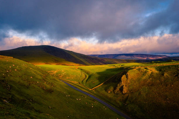 tor do mam, peak district - mam tor - fotografias e filmes do acervo