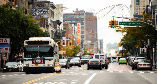 Daily life in Harlem with the famous Apollo theater in the background. Daily life in Harlem with the famous Apollo theater in the background. The Apollo Theater is a noted venue for African-American performers in the Harlem neighborhood of Manhattan, New York City. harlem park stock pictures, royalty-free photos & images