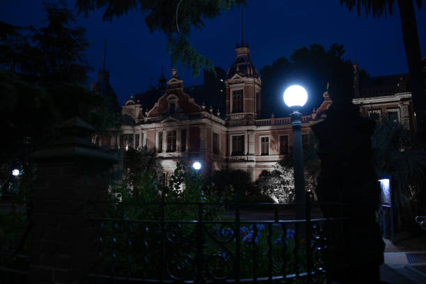 istock A spooky old house at night time. 1089173278