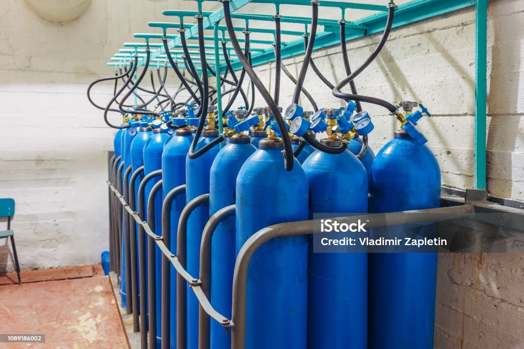 블루 가스 실린더 압력 게이지의 번들 - 로열티 프리 원기둥 스톡 사진