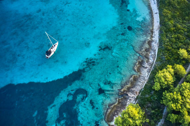 anchored sailboat, view from drone - sailing sailboat sail yacht imagens e fotografias de stock