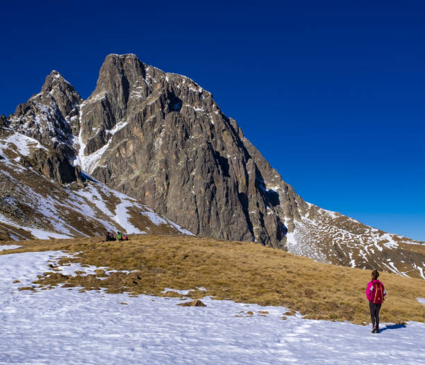 istock Girl facing a challenge, go to the top 1089324498