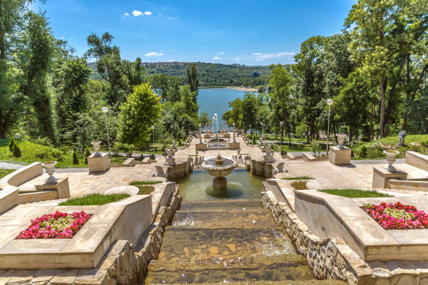 un parque al aire libre en chisinau - moldavia fotografías e imágenes de stock