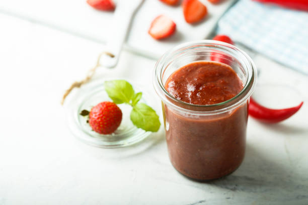 salsa caliente de fresas - chutney jar tomato preserved fotografías e imágenes de stock