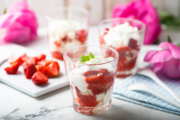 Eton mess Homemade Eton mess with fresh strawberry strawberry crush stock pictures, royalty-free photos & images