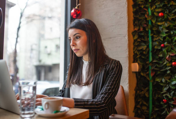 istock Buisness Women take a Coffee-Break 1089366838
