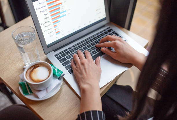 istock Buisness Women take a Coffee-Break 1089367352