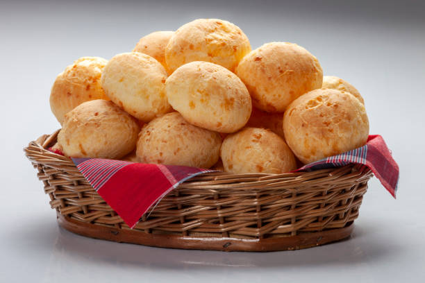 pain au fromage brésilien snack - pao photos et images de collection