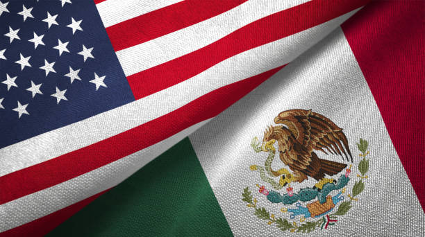messico e stati uniti due bandiere insieme realizzano texture tessuto tessuto - flag mexican flag mexico textured foto e immagini stock