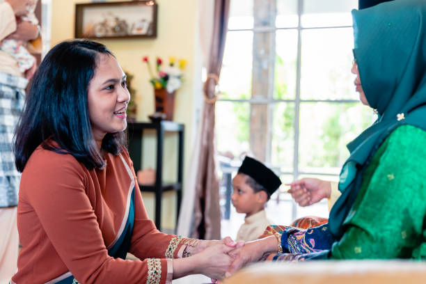 istock Daughter home for Hari Raya Aidilfitri 1089428338