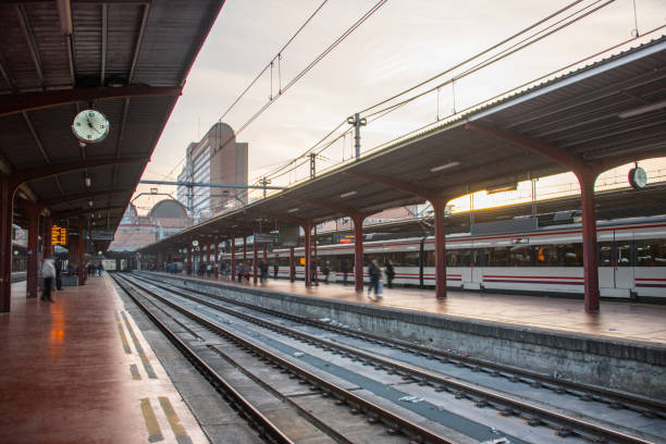 チャマルティン駅、マドリード、スペイン - non urban scene railroad track station day ストックフォトと画像